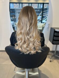Avant / après blond lumineux à Lille – Transformation naturelle par La Maison du Coloriste