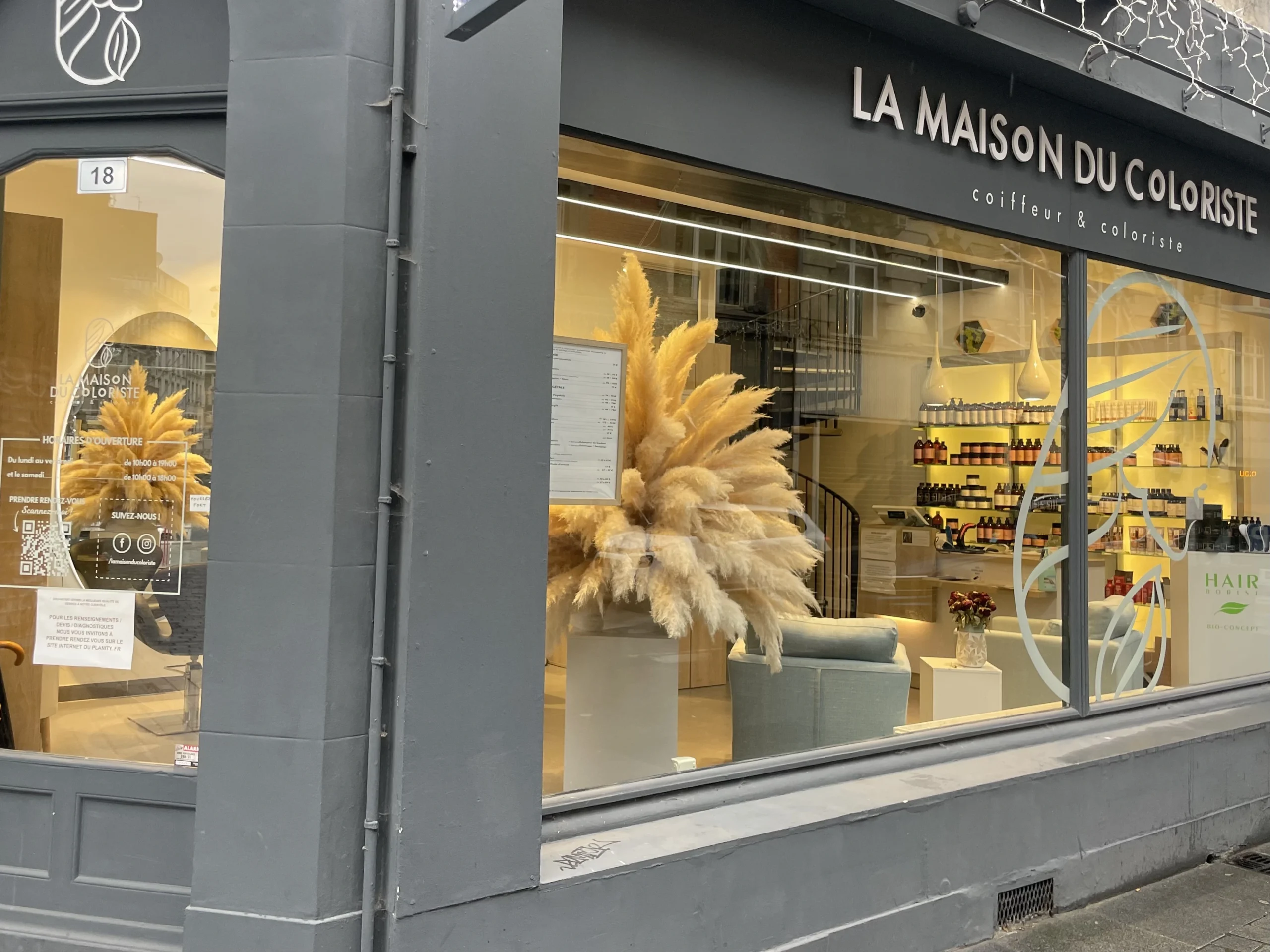 Meilleur coiffeur à Lille - Salon La Maison du Coloriste, expert en coloration et soins capillaires de qualité.