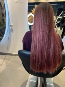 Coloration sans ammoniaque pour cheveux sensibles, couvrance naturelle et sans odeur agressive.
