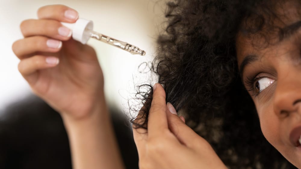 Routine capillaire : hydratation et nutrition pour cheveux secs et abîmés
