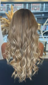 Cheveux blonds polaires – coloration haut de gamme Wella Illumina Color Lille