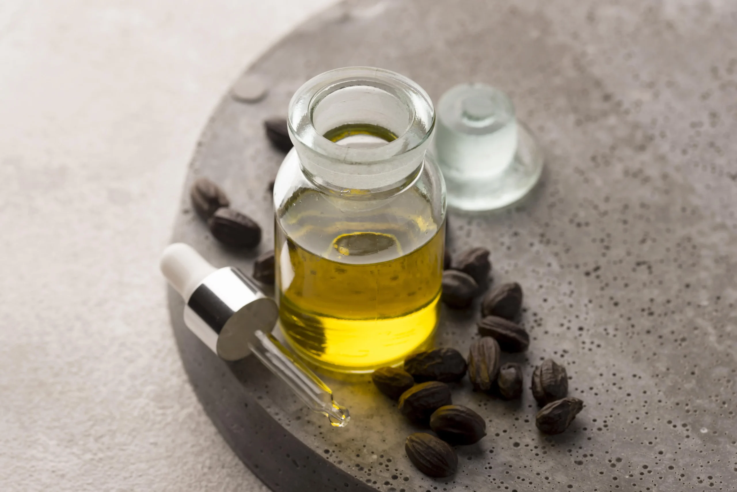 Bienfaits de l’huile de ricin et des huiles naturelles pour stimuler la pousse, hydrater et protéger les cheveux
