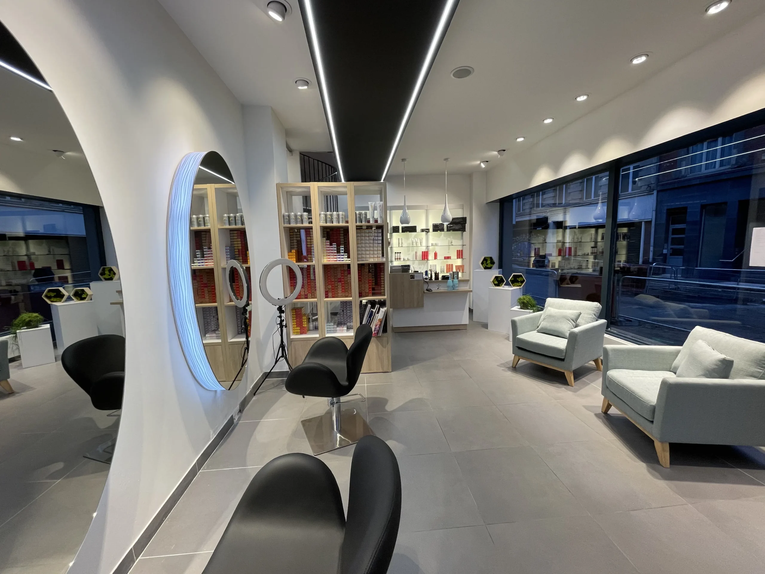 Salon de coiffure à Lille au style moderne et accueillant – La Maison du Coloriste, ex-Le Bar des Coloristes