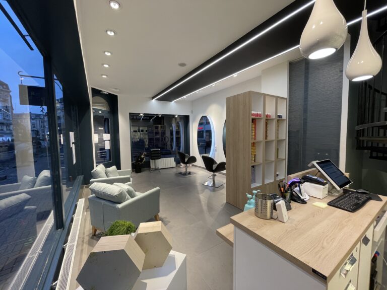 Salon de coiffure La Maison du Coloriste à Lille où les experts réalisent des tutos et astuces coiffure professionnelles