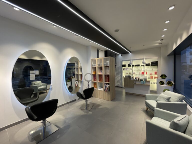 intérieur salon de coiffure