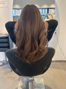 balayage cheveux longs caramel Zoom sur reflets miel et caramel sur cheveux châtain foncé