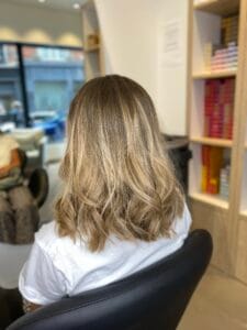 Balayage miel gloss sur cheveux longs – La Maison du Coloriste à Lille