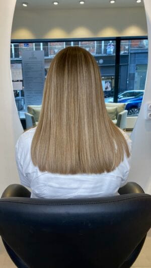 Femme cheveux longs avec balayage miel lumineux à Lille
