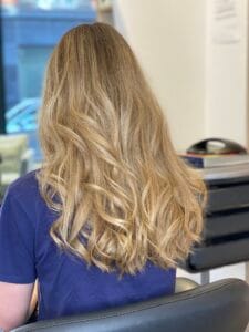 Balayage miel sur cheveux longs à Lille – La Maison du Coloriste