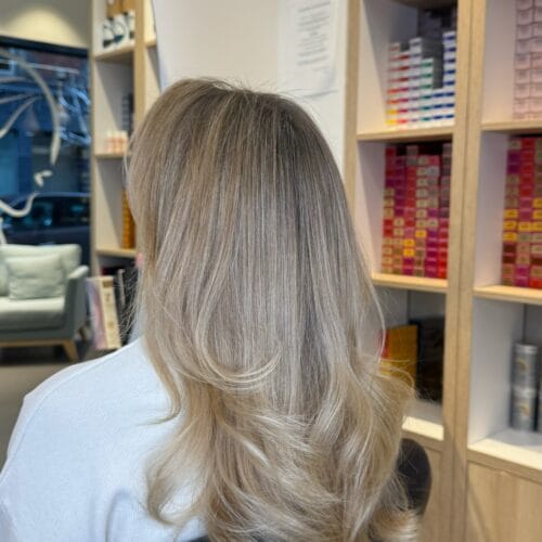 Balayage naturel réalisé par notre coiffeur Lille centre, résultat fondu et lumineux