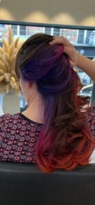 Underlight discret sous la masse sur cheveux bruns et souples