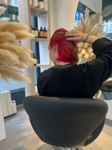 Coloration rouge cachée underlight révélée