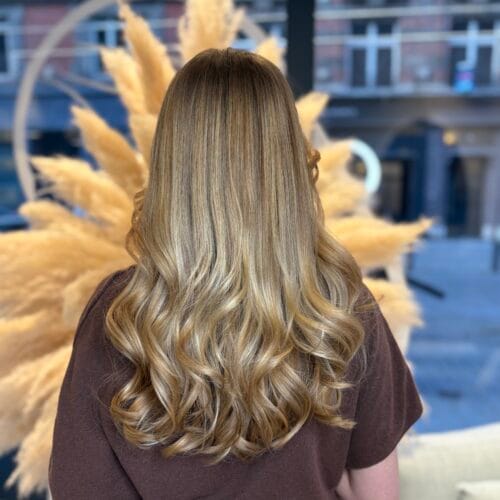 Balayage fondu et lumineux réalisé en salon de coiffure à Lille
