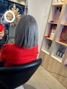 Grey blending Lille : cheveux blonds avec cheveux blancs fondus, reflet beige/cendré