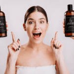 Coiffeur Lille – Shampooing Chroma Boost La Maison du Coloriste présenté dans une mise en scène premium. Ce shampoing professionnel hydrate intensément les cheveux colorés, protège l'éclat de la coloration et apporte douceur, brillance et souplesse. Disponible chez votre coloriste expert à Lille, Place Rihour, spécialiste de la coloration, du balayage et des soins capillaires professionnels.