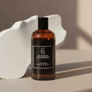 Flacon de shampoing Chroma-Protect protège et ravive la couleur des cheveux colorés